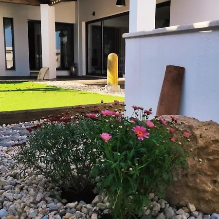 Laranjeira Loiras Nyaraló